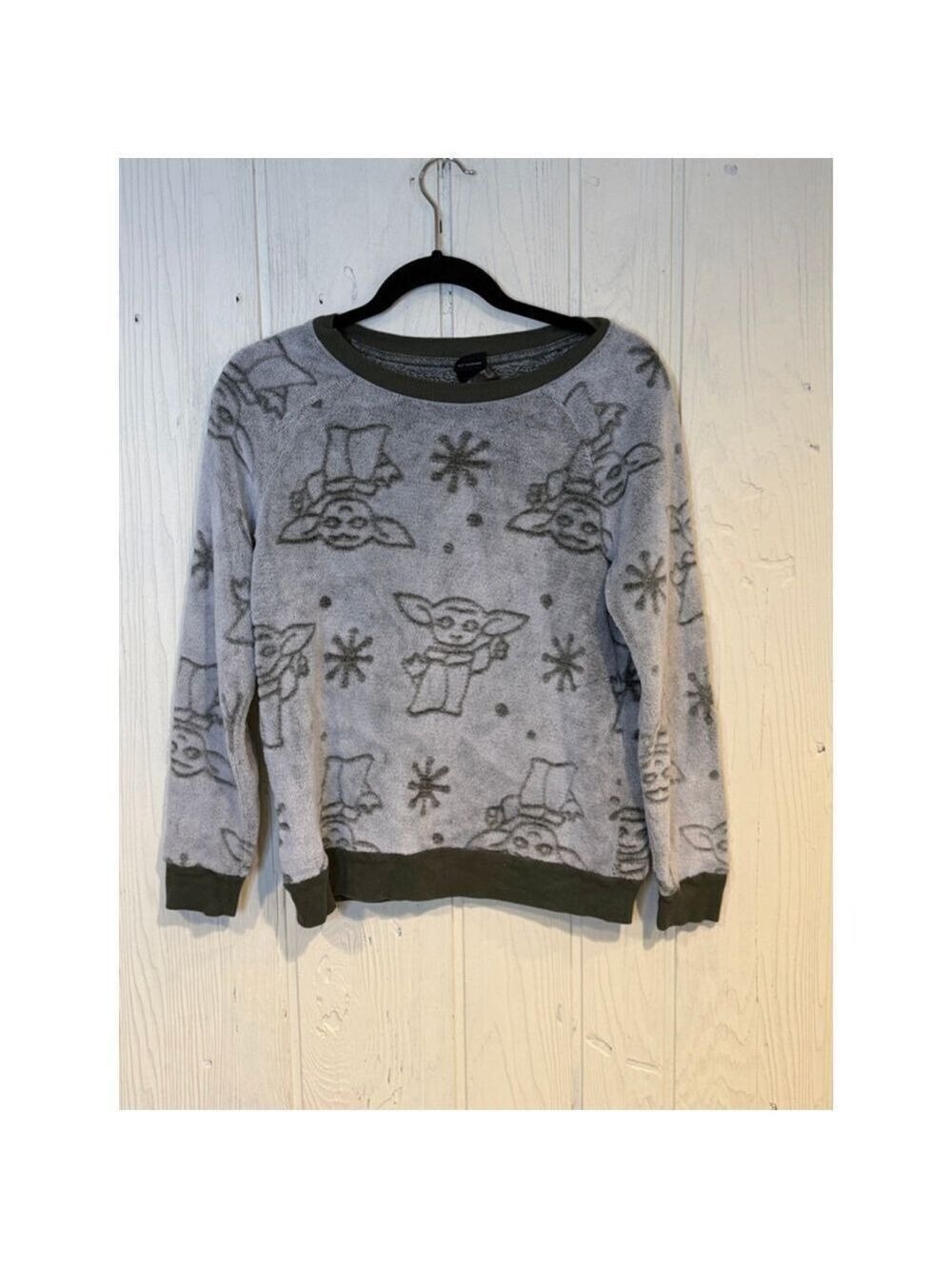 Star Wars Gray Green Crew Neck Sweater Size M